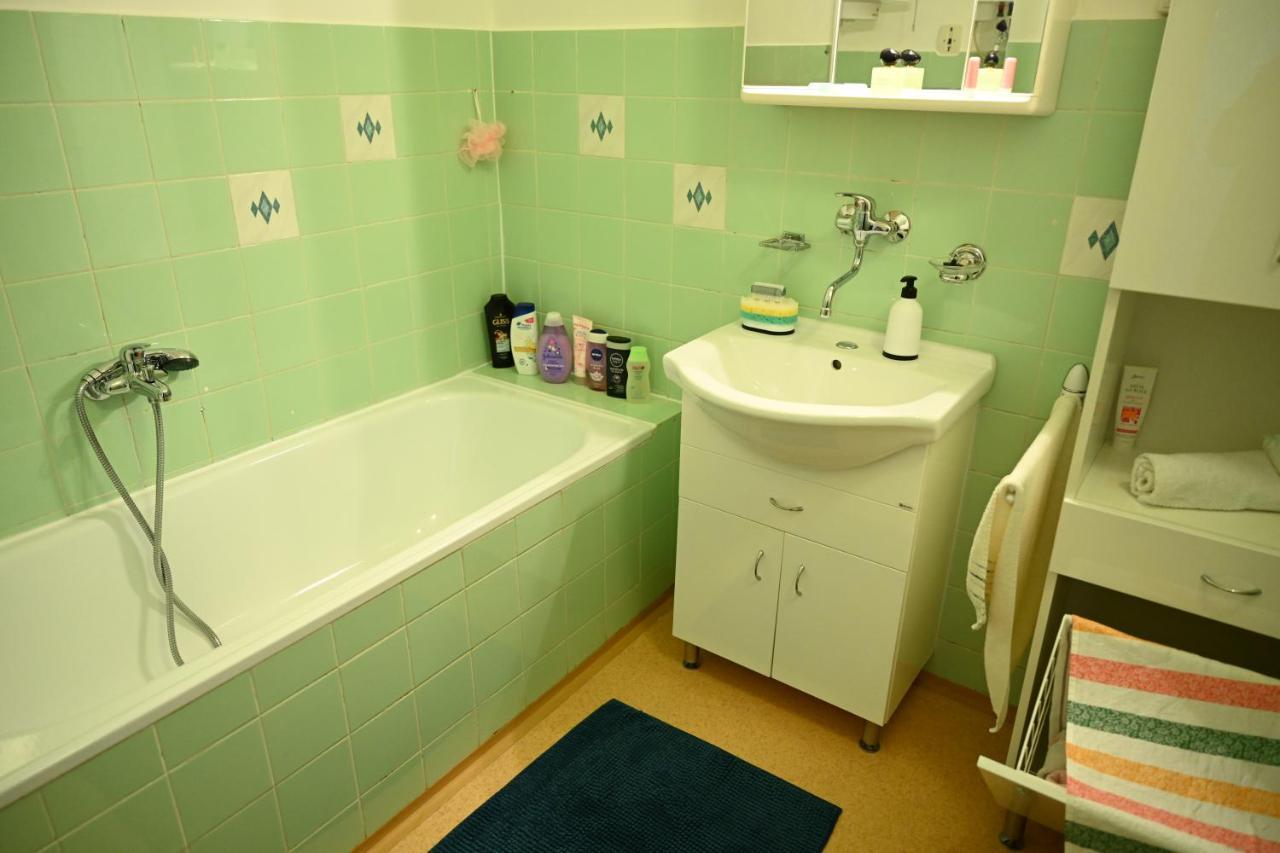 Rodinny Apartman U Broumovskeho Namesti Luaran gambar